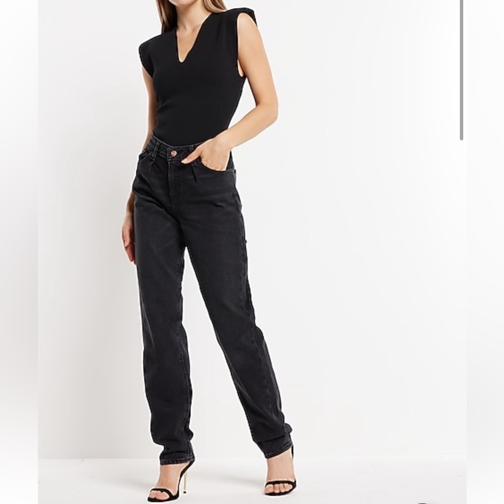 [Express] NWT Mid Rise Washed Black Pleated
Baggy Tapered Jeans